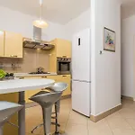 Gorgeous In With Wifi אופטיה